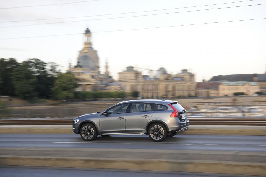  Volvo V60 T5 Cross Country 2015 года  (фото 11 из 38)